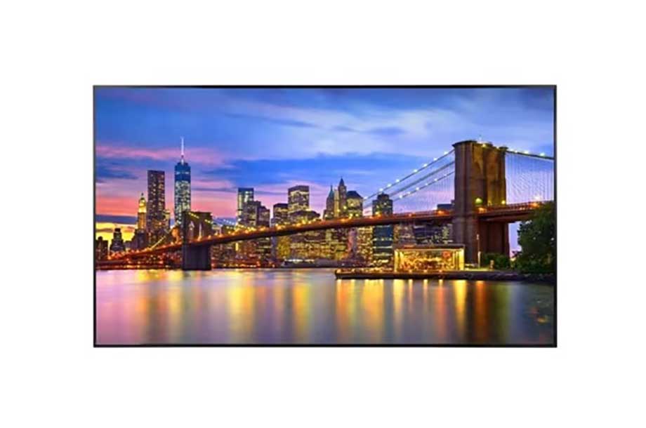 UHD resolution is 4 times higher than FHD, which makes the color and details of the contents more vivid and realistic. In addition, the IPS Panel allows for wider viewing angles and provides clearer content with no distortion.